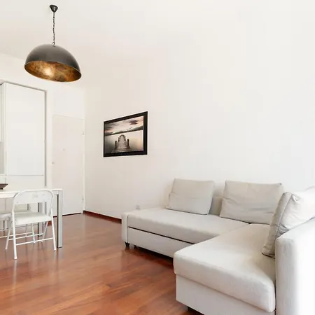 Guesthost - Bright Balcony Flat X4 Gioia Mm2 Apartment
