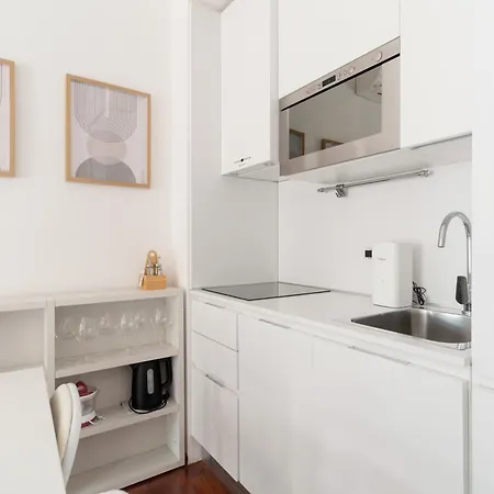 Guesthost - Bright Balcony Flat X4 Gioia Mm2 Apartment *