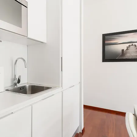 Guesthost - Bright Balcony Flat X4 Gioia Mm2 Apartment