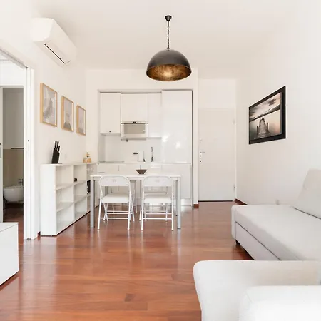 Guesthost - Bright Balcony Flat X4 Gioia Mm2 Apartment