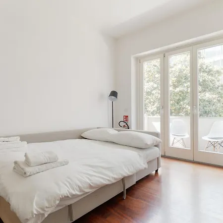 Apartment Guesthost - Bright Balcony Flat X4 Gioia Mm2