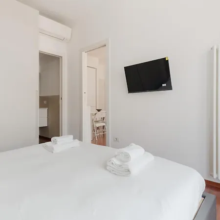 Guesthost - Bright Balcony Flat X4 Gioia Mm2 Mailand